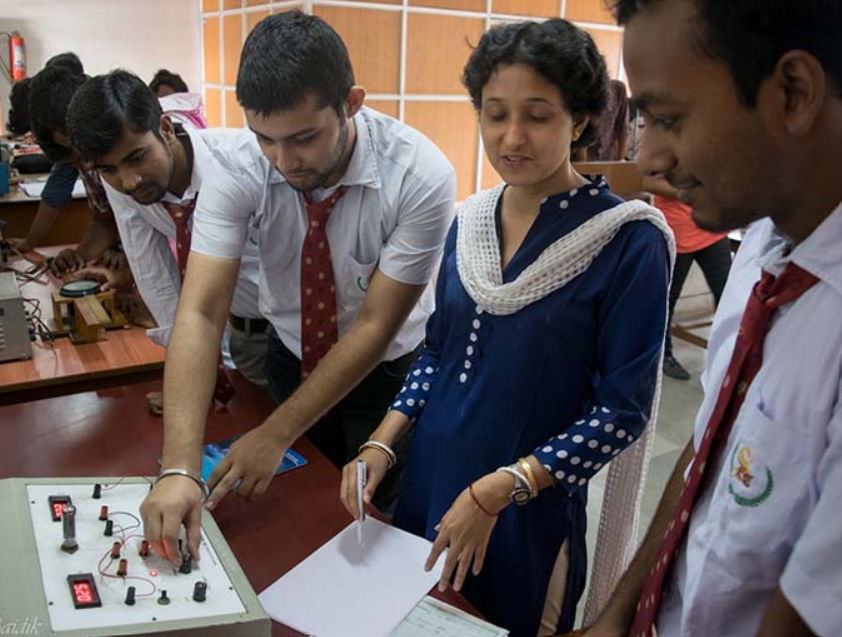 Seacom Engineering College Howrah College Labs photo 6