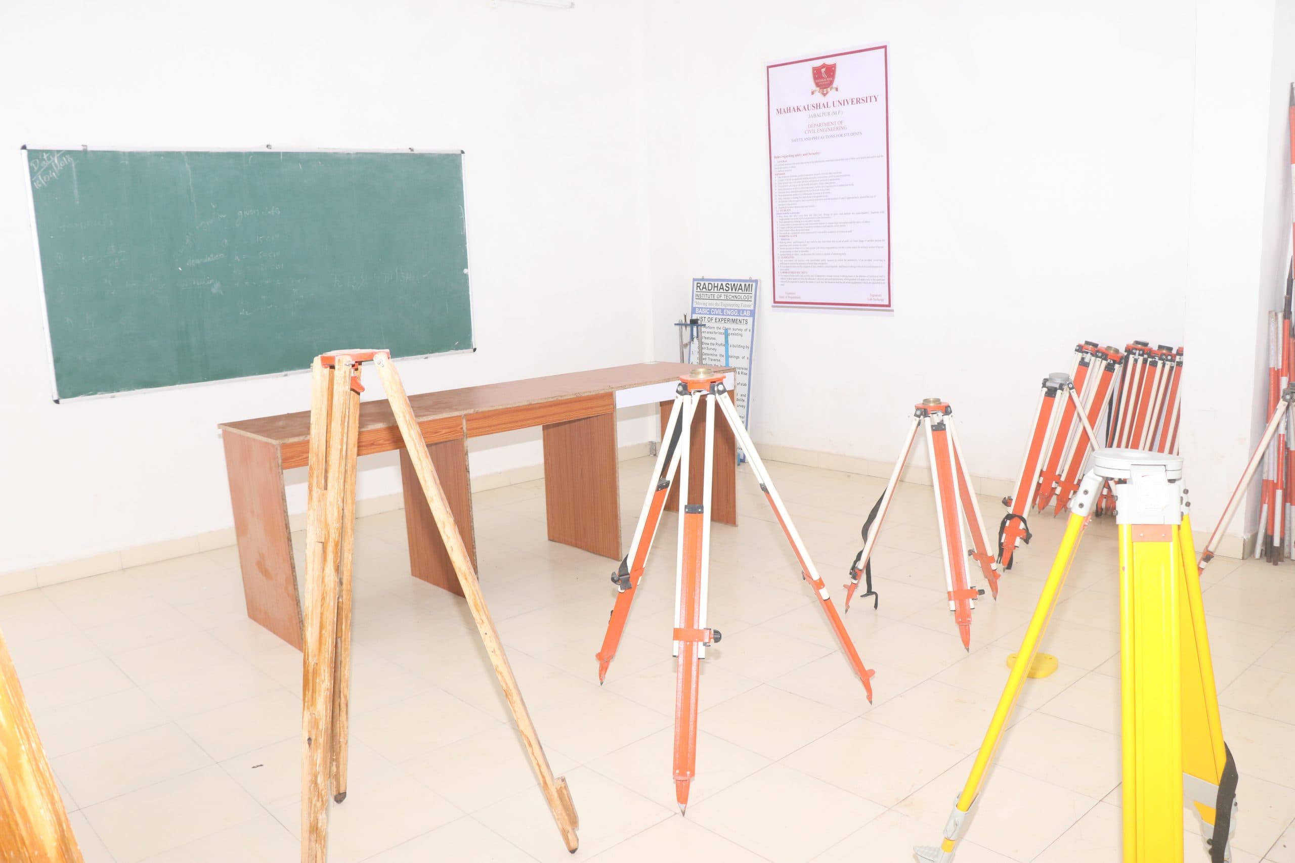 Mahakaushal University Jabalpur Laboratories photo 3