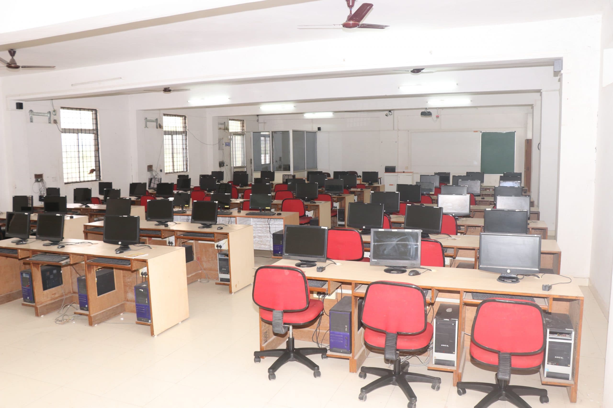 Mahakaushal University Jabalpur Laboratories photo 6