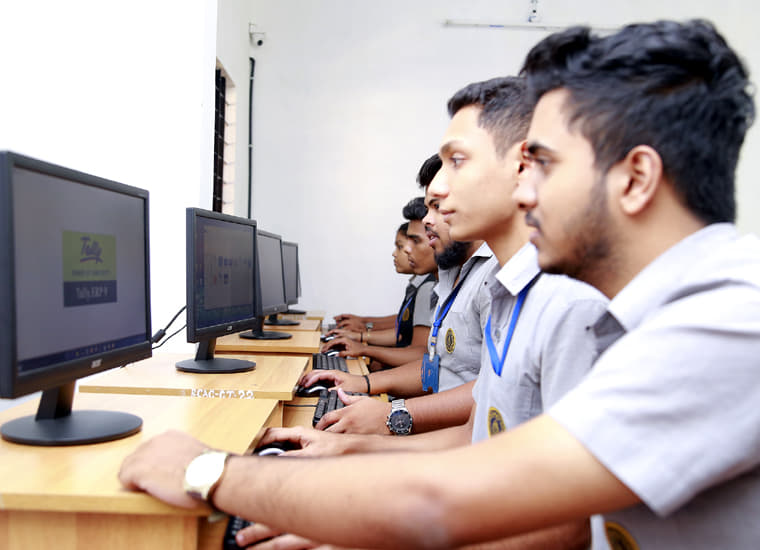Bhavan's College Of Arts and Commerce Kochi Computer Lab photo 1