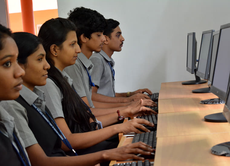 Bhavan's College Of Arts and Commerce Kochi Computer Lab photo 2