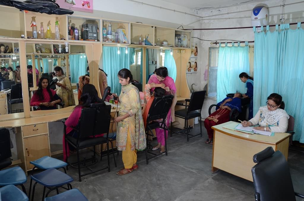 Guru Gobind Singh Khalsa College for Women Tarn Taran Infrastructure photo 4