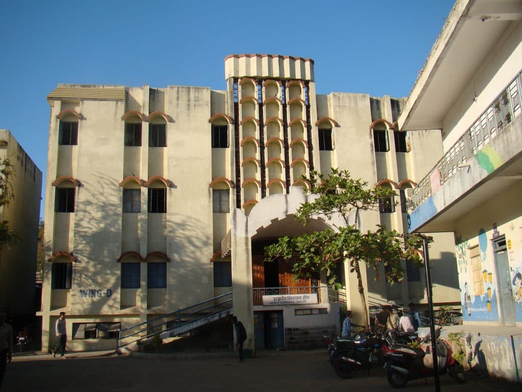 Takshashila Mahavidyalaya Amravati Academic Building photo 3