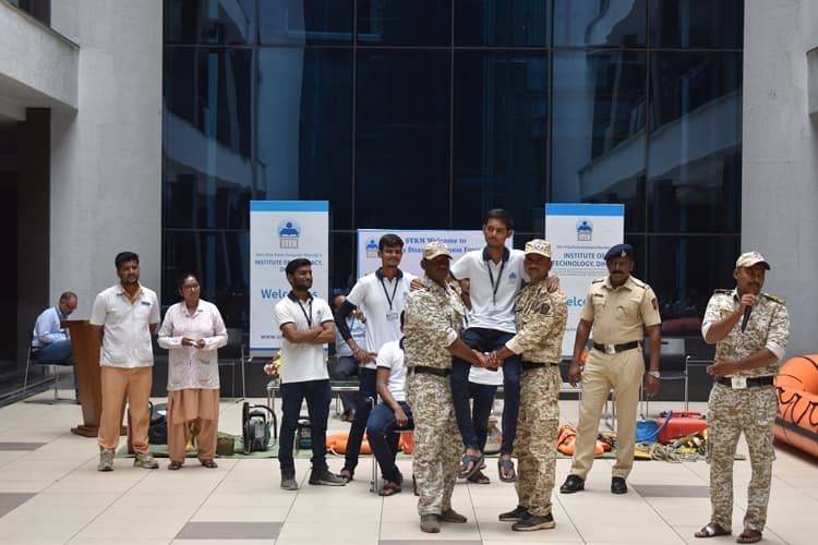 SVKM’s Institute of Pharmacy Dhule Social Activities photo 7