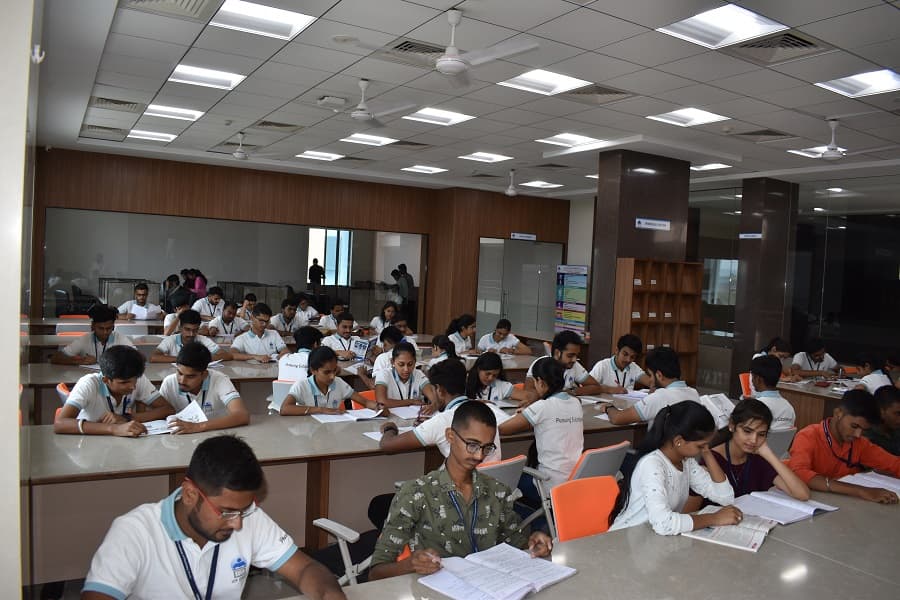 SVKM’s Institute of Pharmacy Dhule Library photo 3