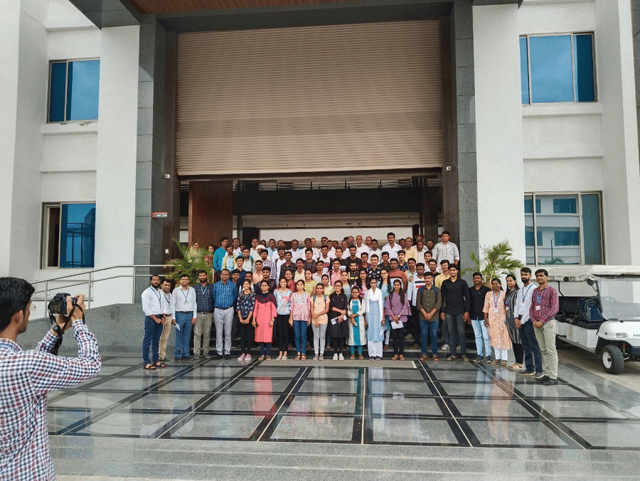 SVKM’s Institute of Pharmacy Dhule Interaction with Students photo 2