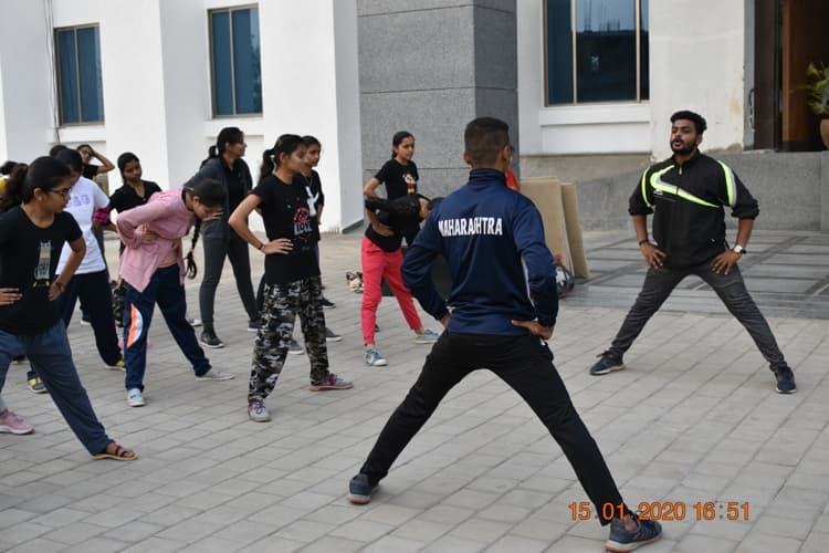 SVKM’s Institute of Pharmacy Dhule Women Forum photo 1