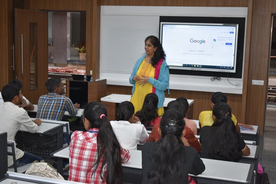 SVKM’s Institute of Pharmacy Dhule Placement Training Sessions photo 12