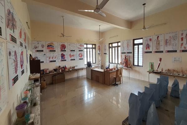 Lalitaben Ramniklal Shah Homoeopathy College Rajkot Infrastructure photo 9