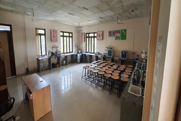 Lalitaben Ramniklal Shah Homoeopathy College Rajkot Infrastructure photo 5