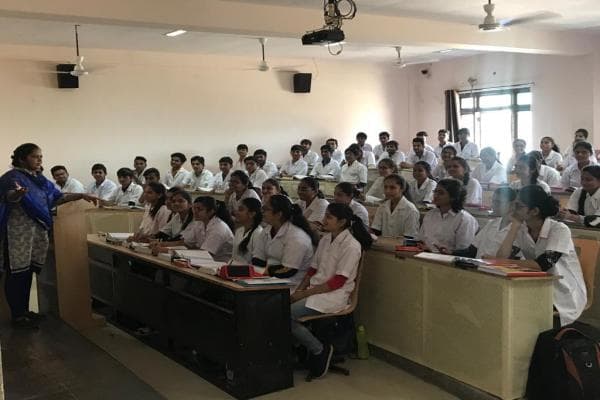 Lalitaben Ramniklal Shah Homoeopathy College Rajkot Infrastructure photo 3