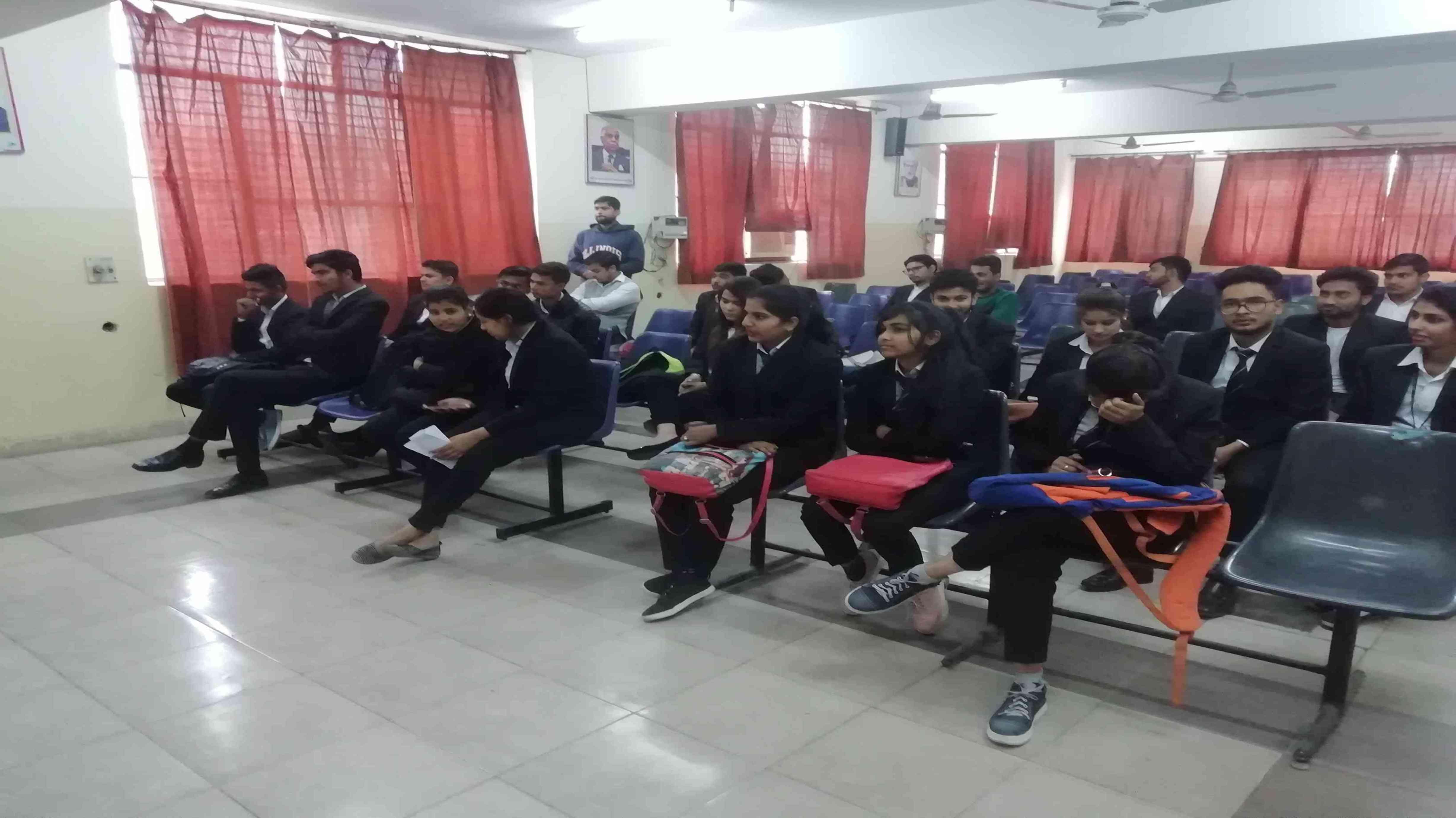 IPEM Law Academy Ghaziabad Classroom photo 2