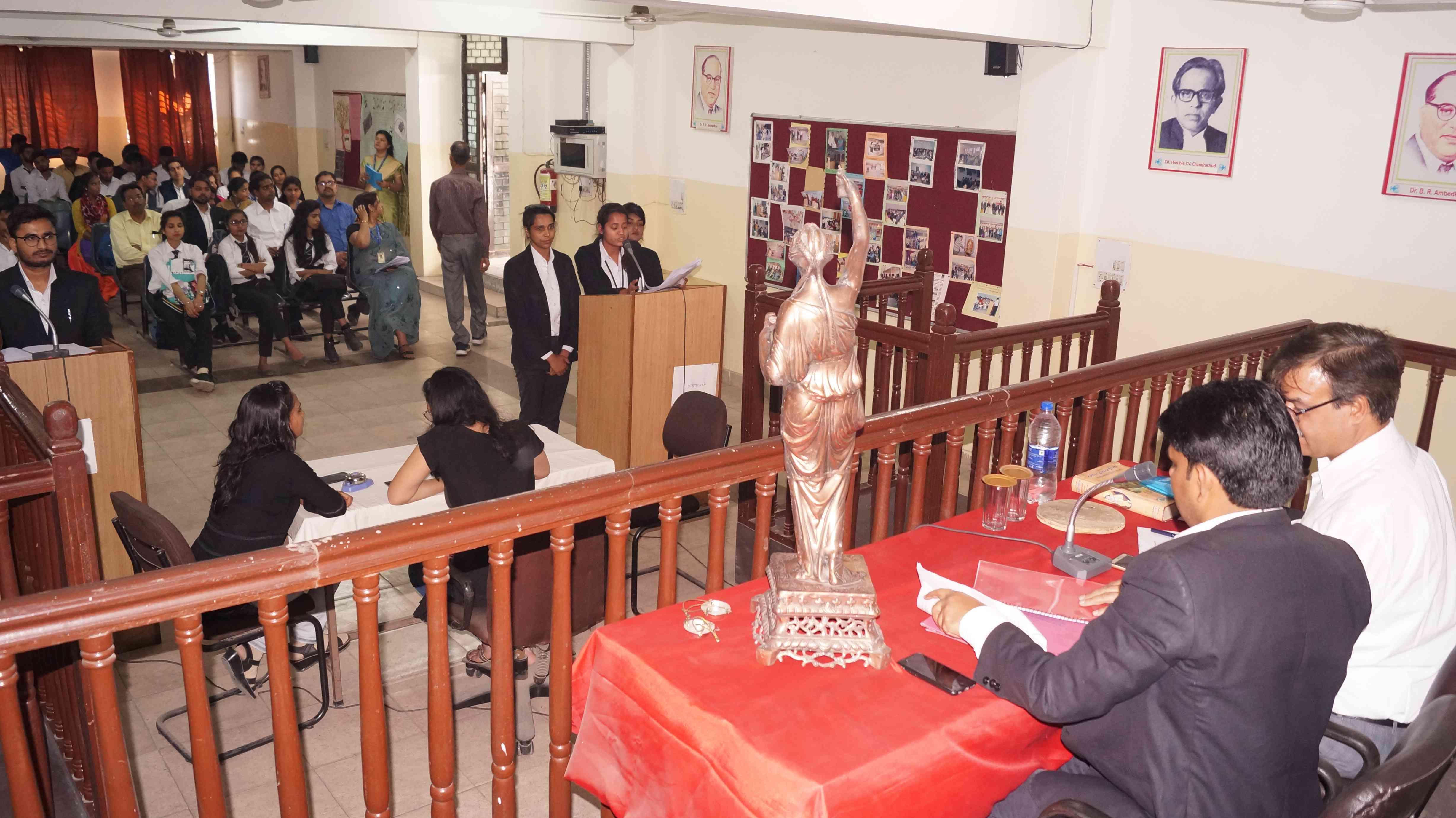 IPEM Law Academy Ghaziabad Classroom photo 6