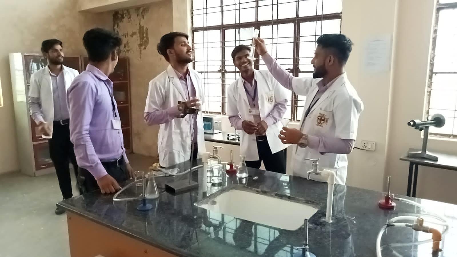 Shivnath Singh College Gwalior Lab photo 1