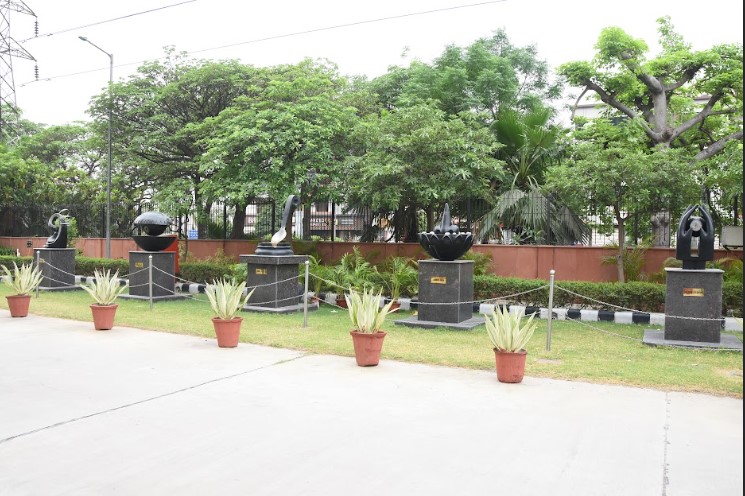 Shaheed Sukhdev College of Business Studies Academic building and campus photo 8