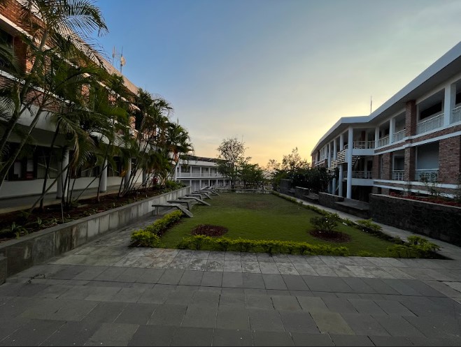 Symbiosis Institute of Digital and Telecom Management Pune Academic Building from Outside photo 2