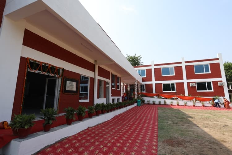 Mehr Chand Mahajan Dayanand Anglo Vedic College for Women Chandigarh Campus photo 2