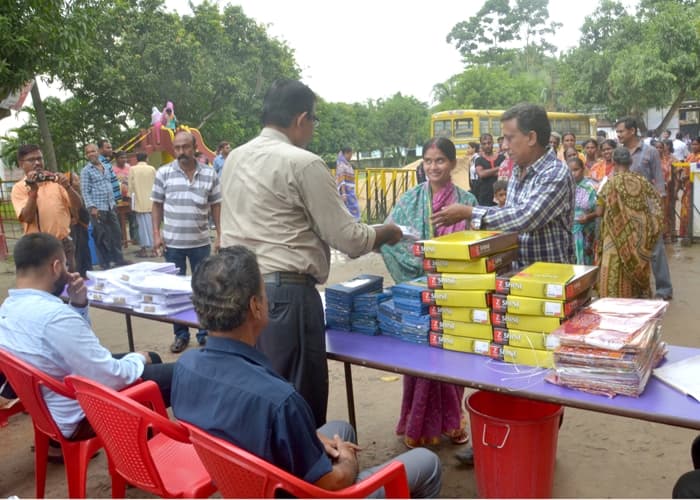 Kingston Polytechnic College Kolkata Winter Wear Distribution photo 6
