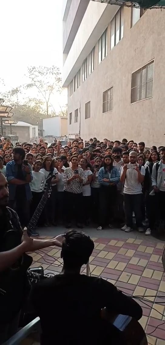 Dr DY Patil Institute of Management & Research Pimpri Band Performance photo 3