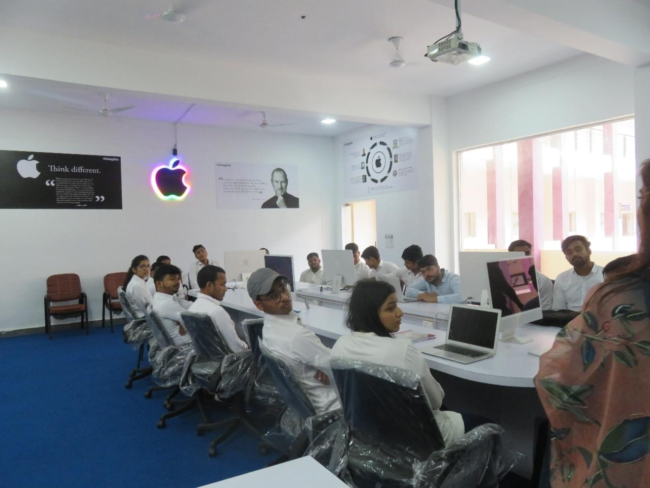 WCTM Apple Lab photo 10