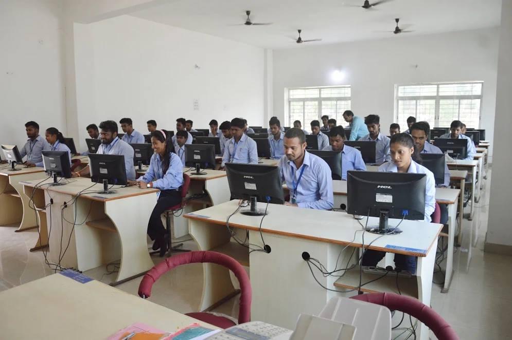 Sarojini Institute Of Technology Jamshedpur Computer Lab photo 1