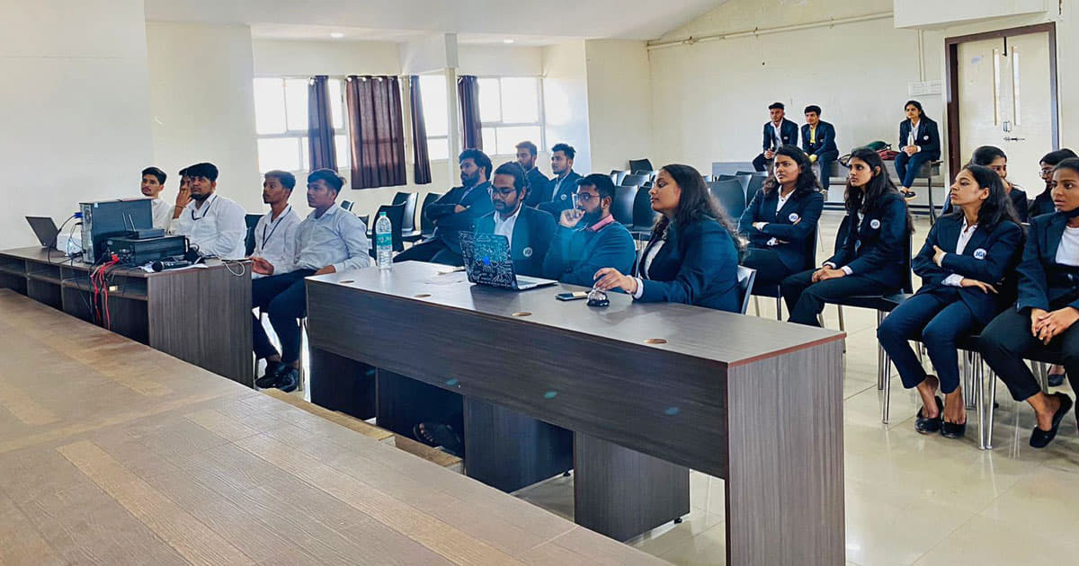 Jain College Hubli Orientaton by Super Seniors BBA photo 2