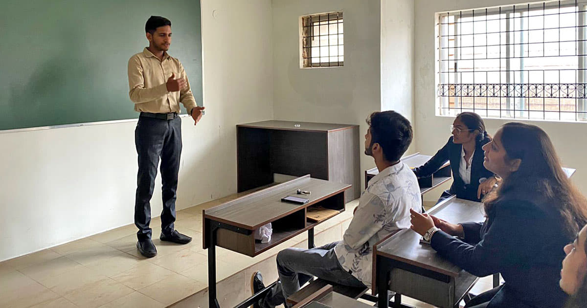 Jain College Hubli Orientaton by Super Seniors BBA photo 3