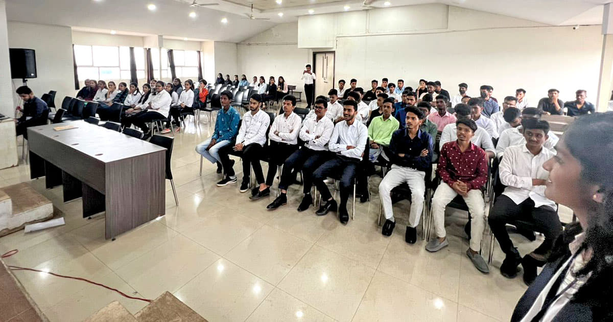 Jain College Hubli Orientaton by Super Seniors BCom photo 2