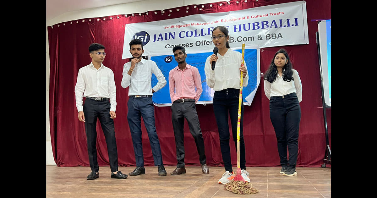 Jain College Hubli Orientaton by Super Seniors BCom photo 5