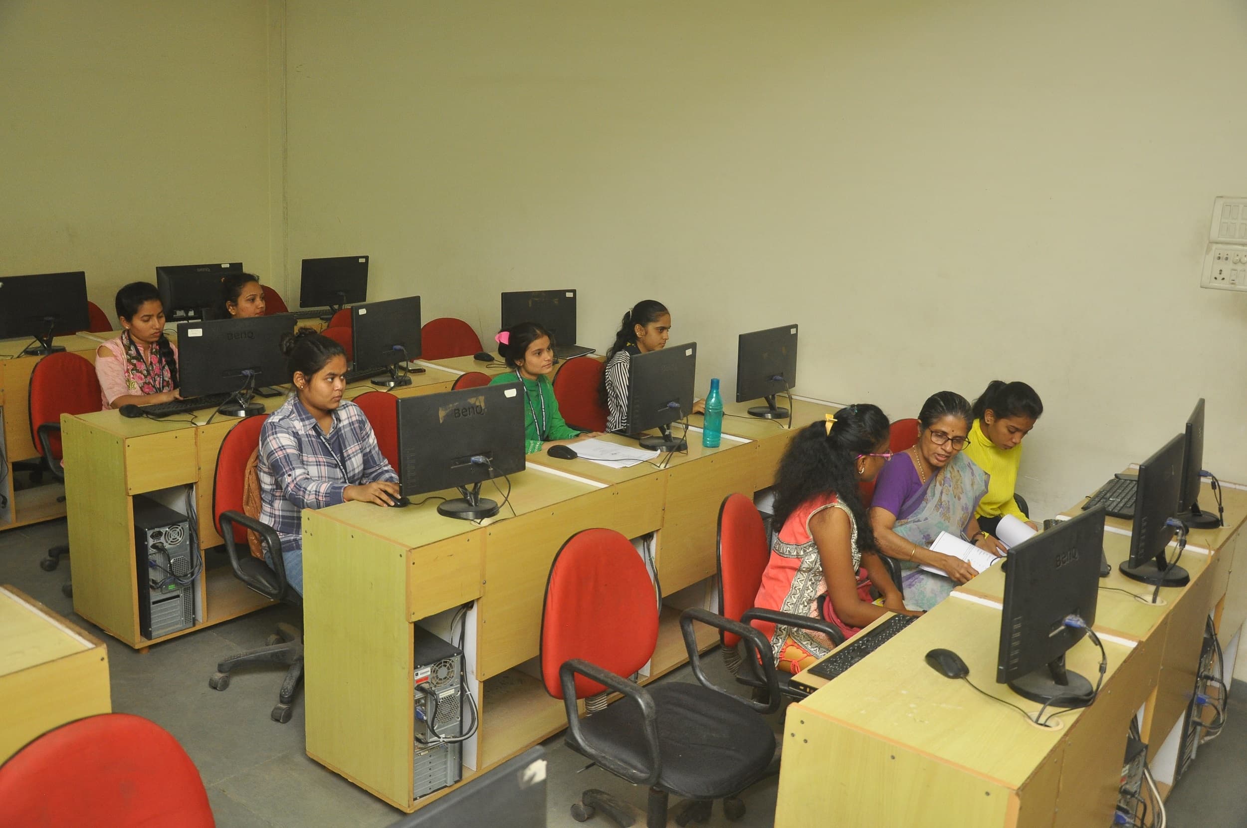Amar Shaheed Hemu Kalani Yadgar Mandal (ASHKYM) Computer Lab photo 10