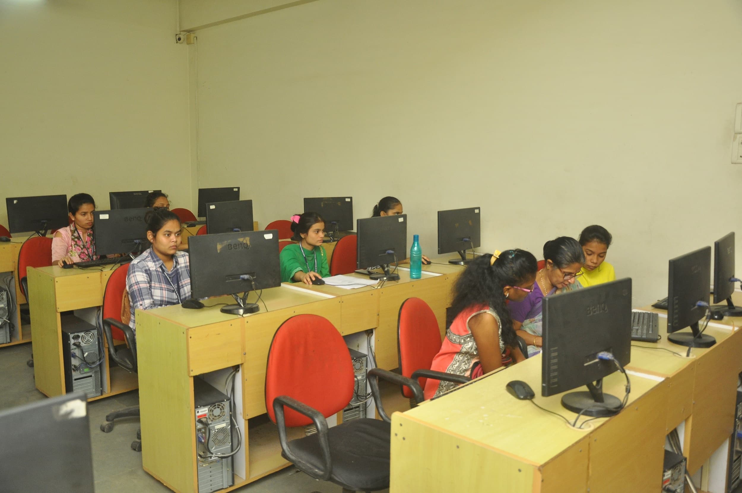 Amar Shaheed Hemu Kalani Yadgar Mandal (ASHKYM) Computer Lab photo 7
