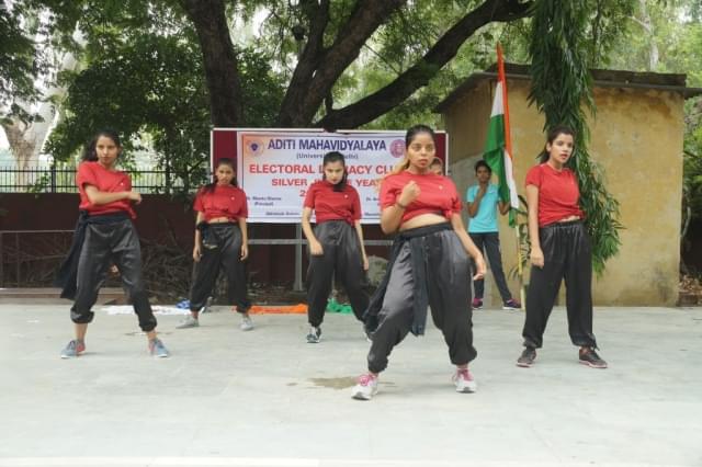 Aditi Mahavidyalaya Event photo 5