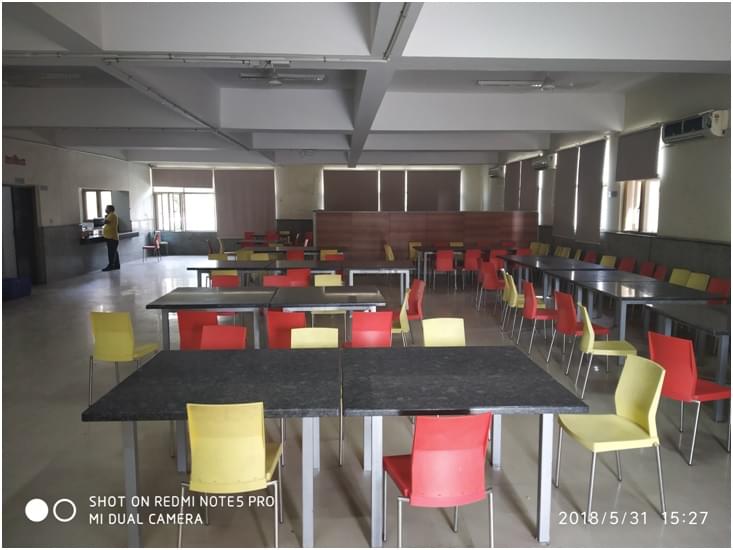 Deen Dayal Upadhyaya College Academic Building photo 9