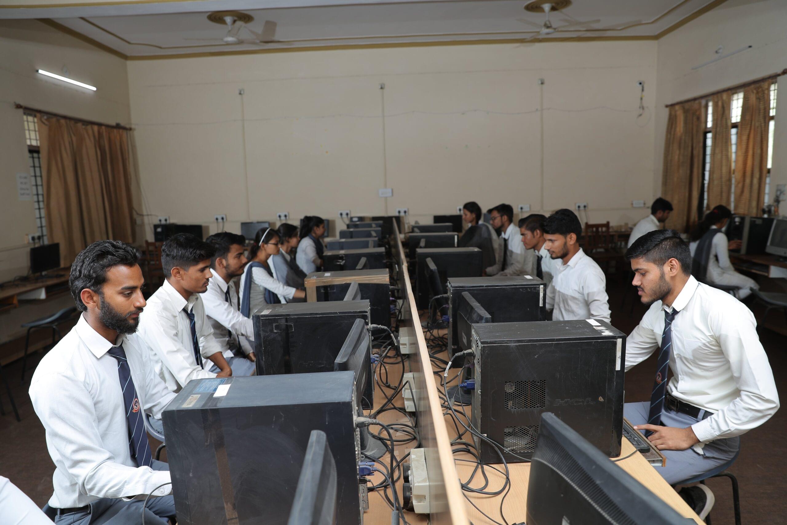 Shri Girraj Maharaj College Mathura Campus photo 12
