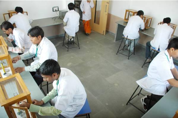 Saraswati Institute of Pharmaceutical Sciences Gandhinagar Infrastructure photo 9