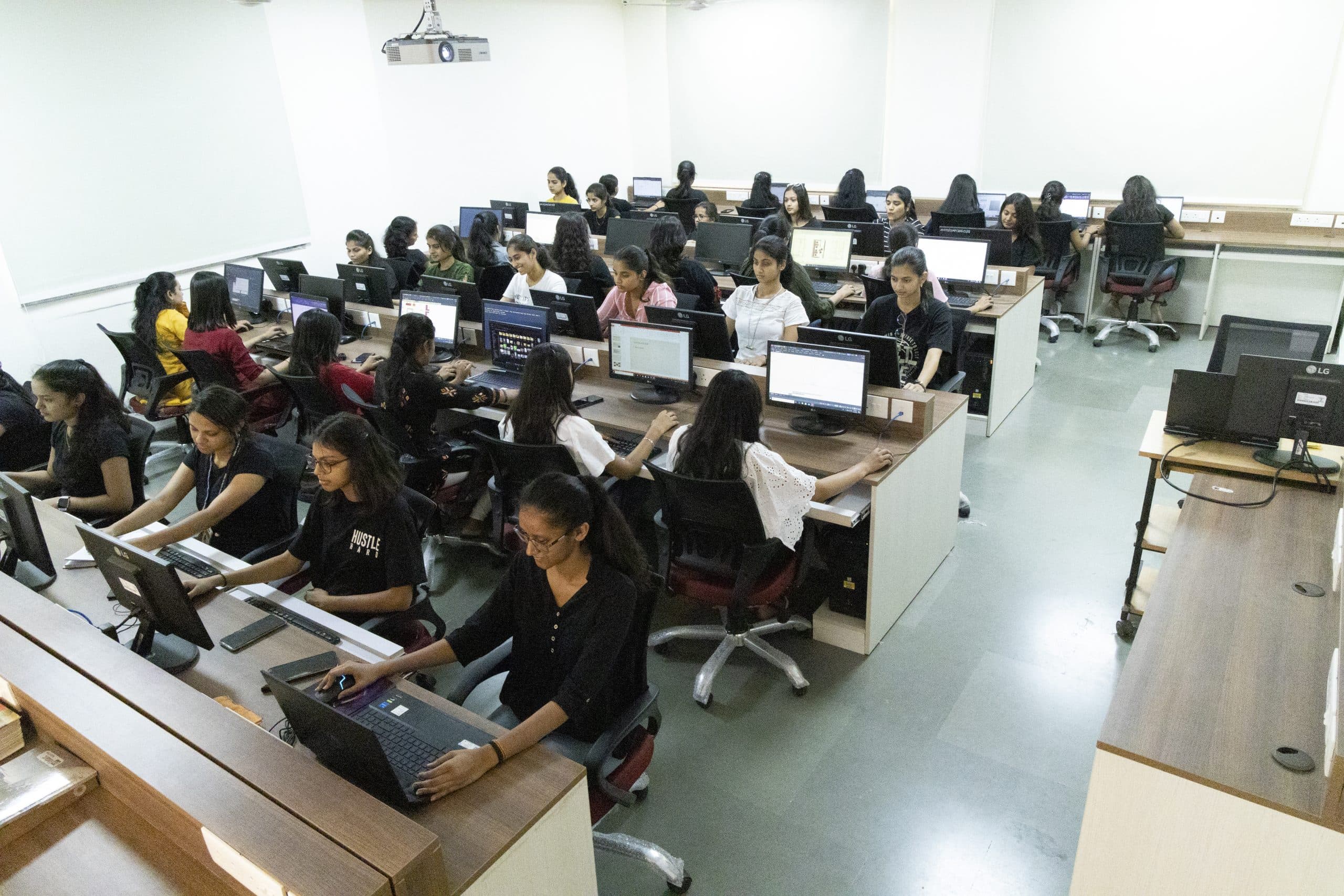 Shri Manilal Nanavati Vocational Training Institute For Women Pune Classroom photo 5