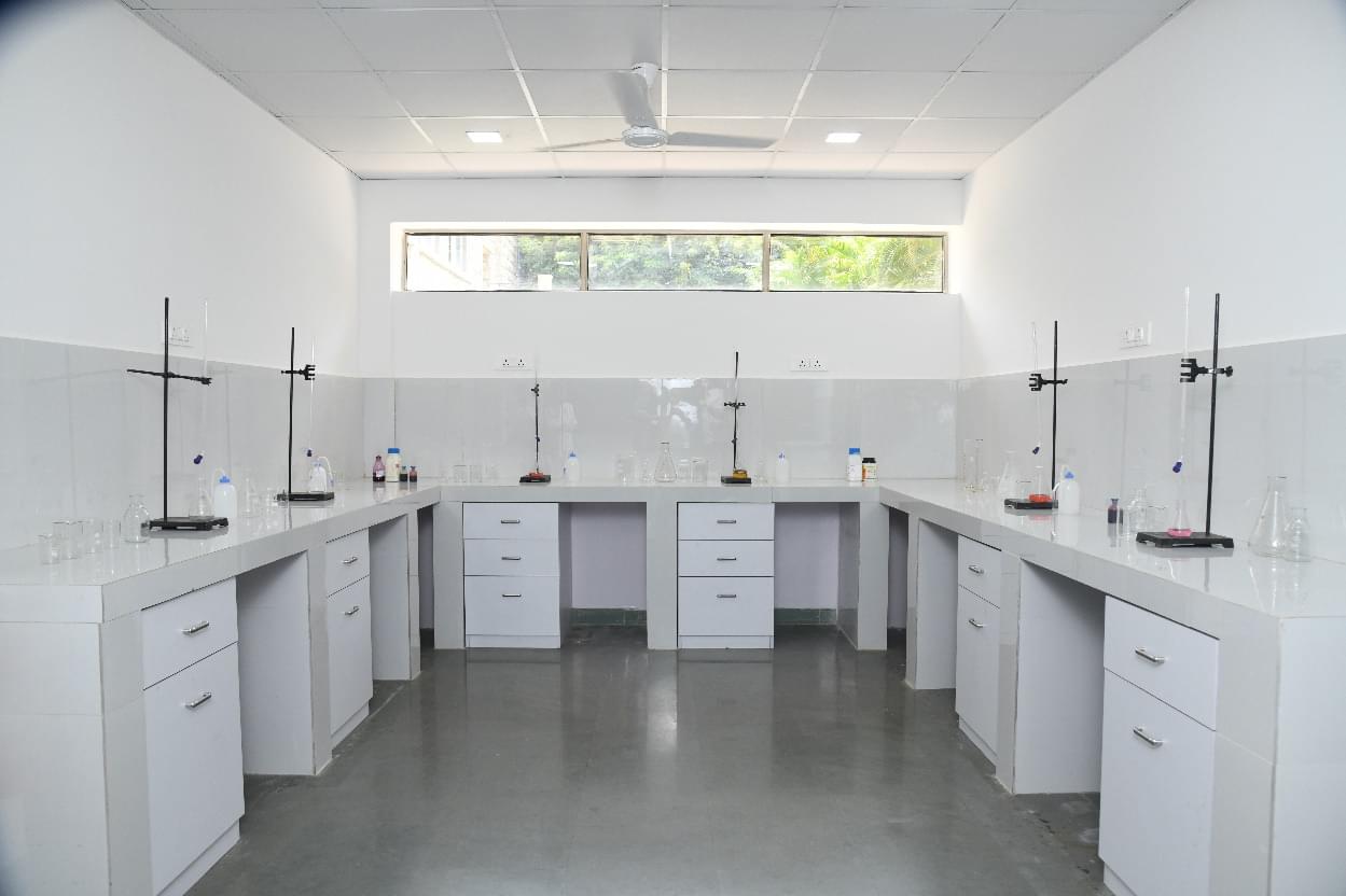 Bharati Vidyapeeth Library and Labs photo 8