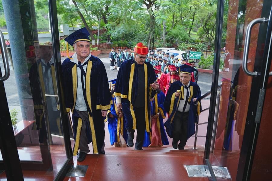 Marathwada Mitra Mandal’s Institute of Environment & Design’s College of Architecture Pune Convocation photo 3