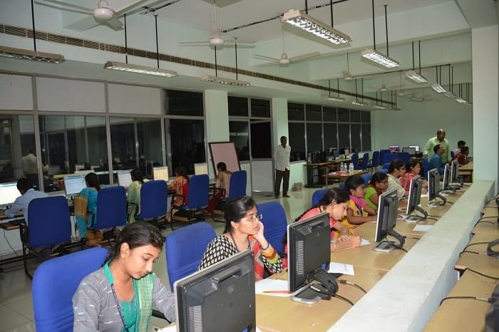 Sir C R Reddy College of Engineering Eluru campus photo 13