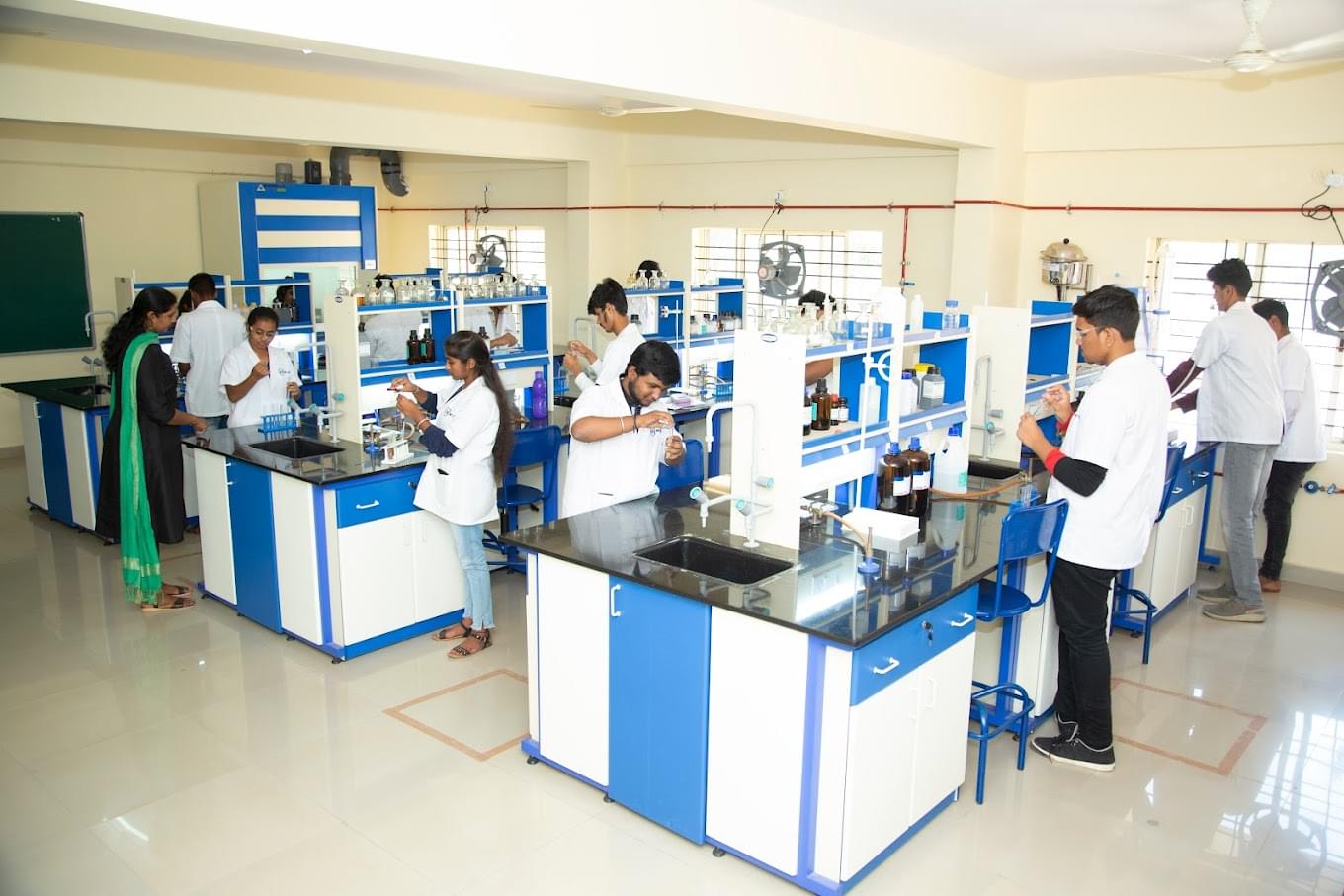 NITTE College of Pharmaceutical Sciences Bangalore College and Lab photo 10