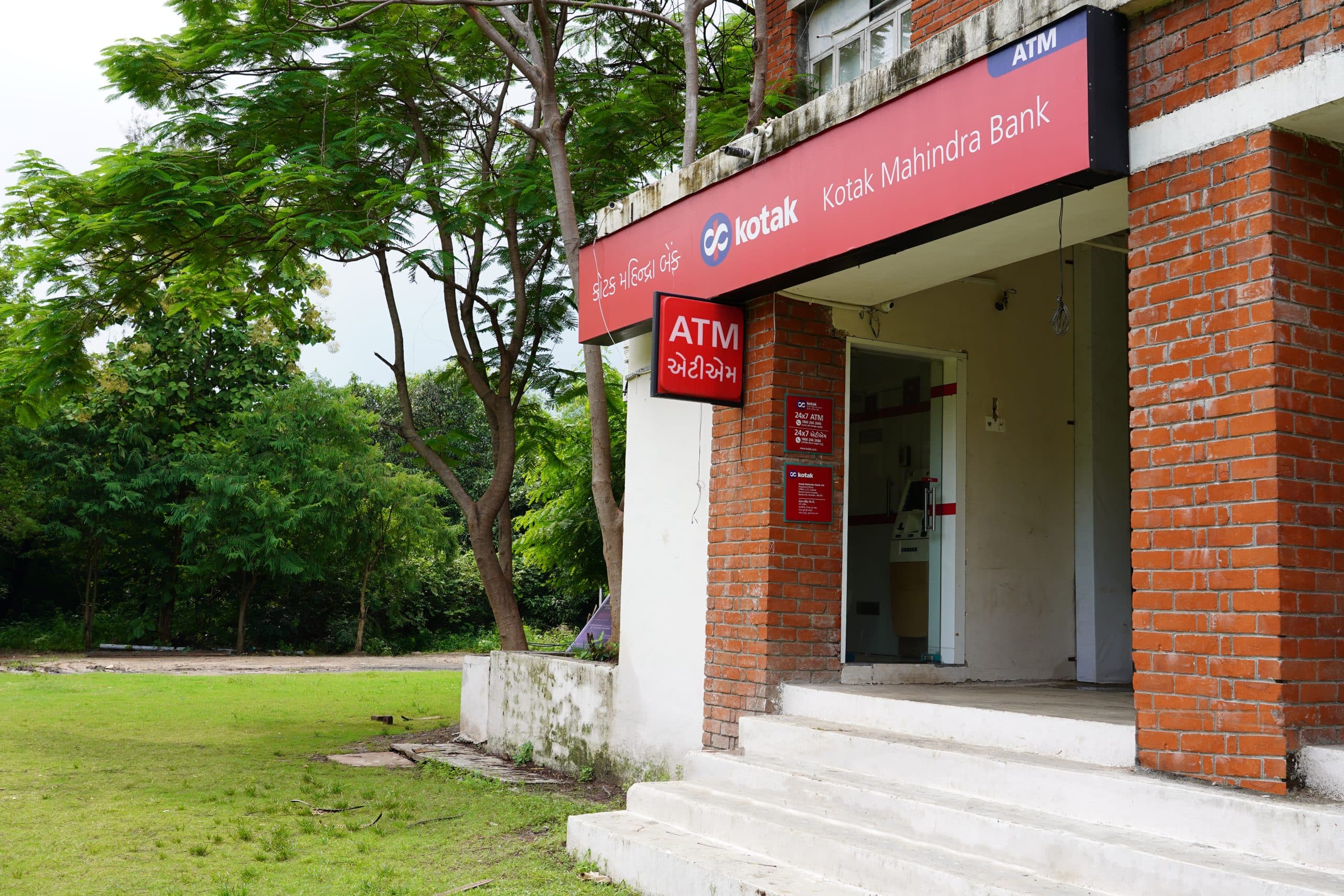 ITM SLS Baroda University College campus photo 21