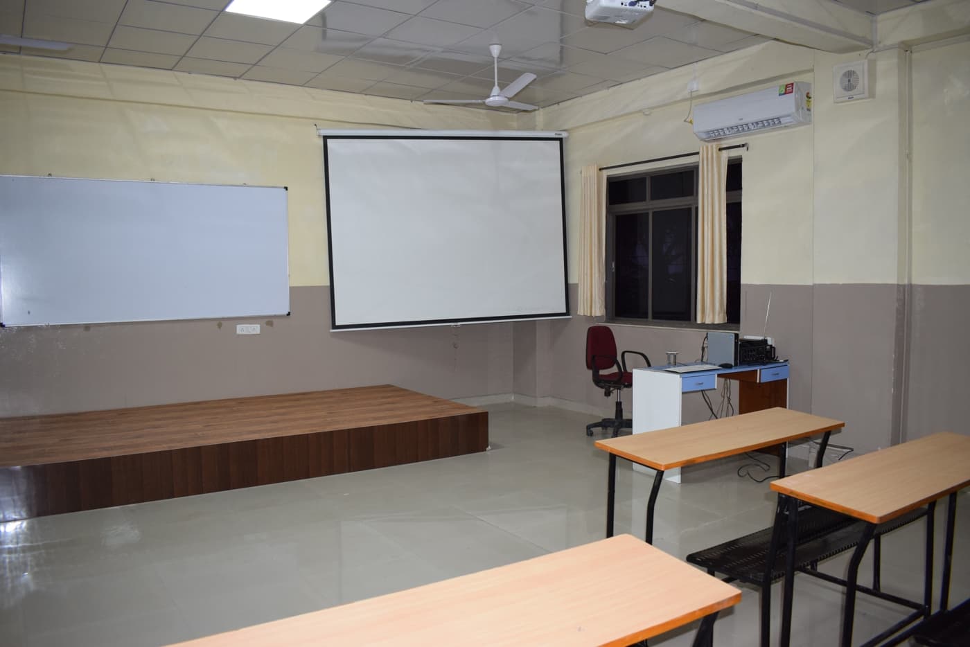 AIMS Institute of Management Studies Pune Classroom photo 1