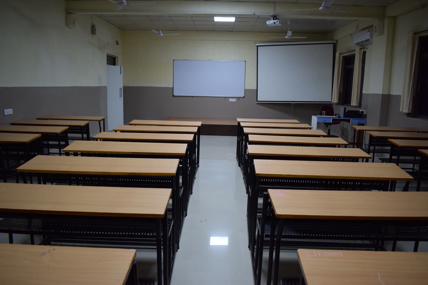 AIMS Institute of Management Studies Pune Classroom photo 3