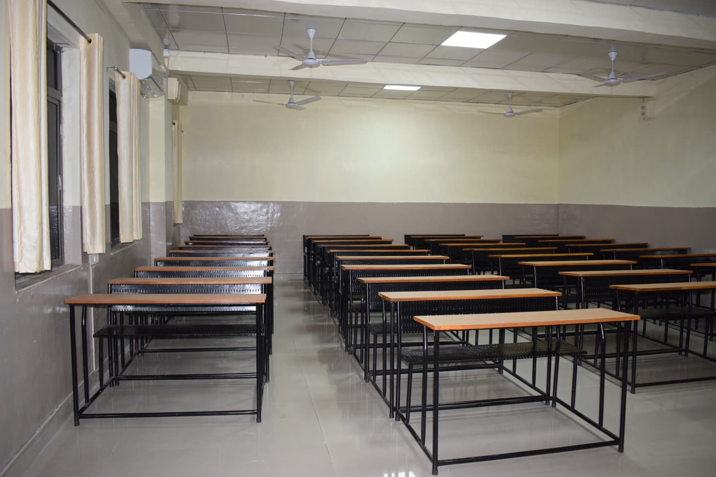AIMS Institute of Management Studies Pune Classroom photo 4
