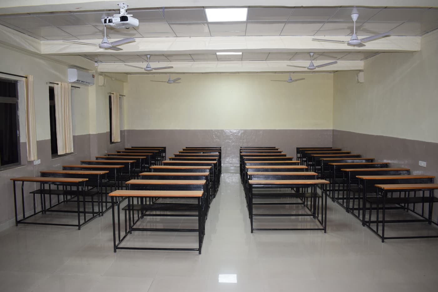 AIMS Institute of Management Studies Pune Classroom photo 5