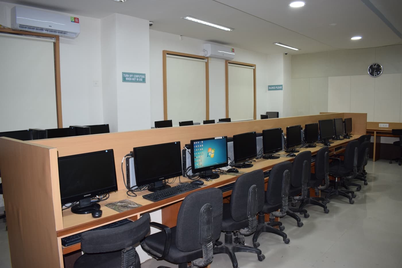 AIMS Institute of Management Studies Pune Computer Lab photo 3