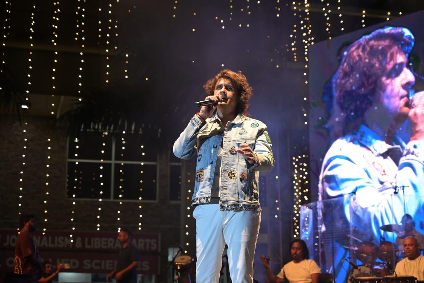 DBUU, DBIT Sonu Nigam and Vibhor photo 4