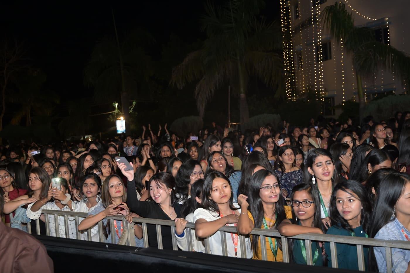 DBUU, DBIT Sonu Nigam and Vibhor photo 5