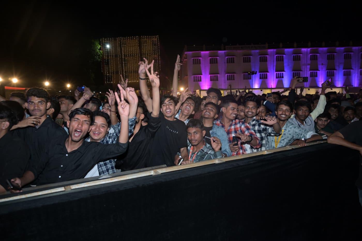 DBUU, DBIT Sonu Nigam and Vibhor photo 6