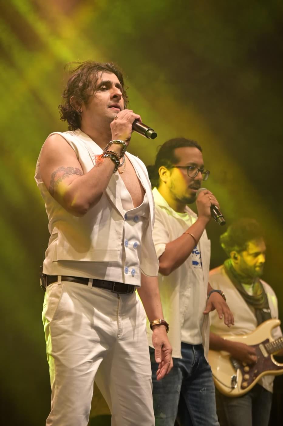DBUU, DBIT Sonu Nigam and Vibhor photo 10